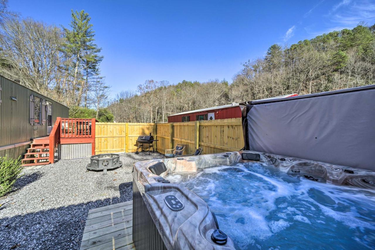 Smoky Mountain Vacation Rental With Hot Tub And Kayaks Whittier Exterior foto